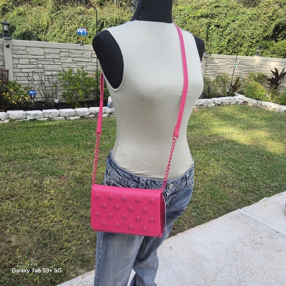 NWT PINK SKULL BETSEY JOHNSON CROSSBODY - Picture 2 of 6